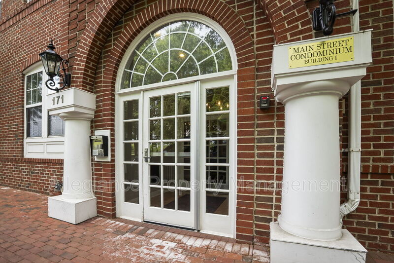 Alexandria House: 171 Somervelle St