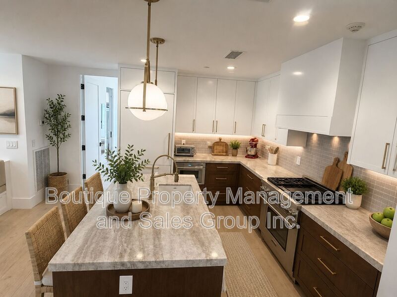 Corona Del Mar House: 428 1/2 Fernleaf Ave