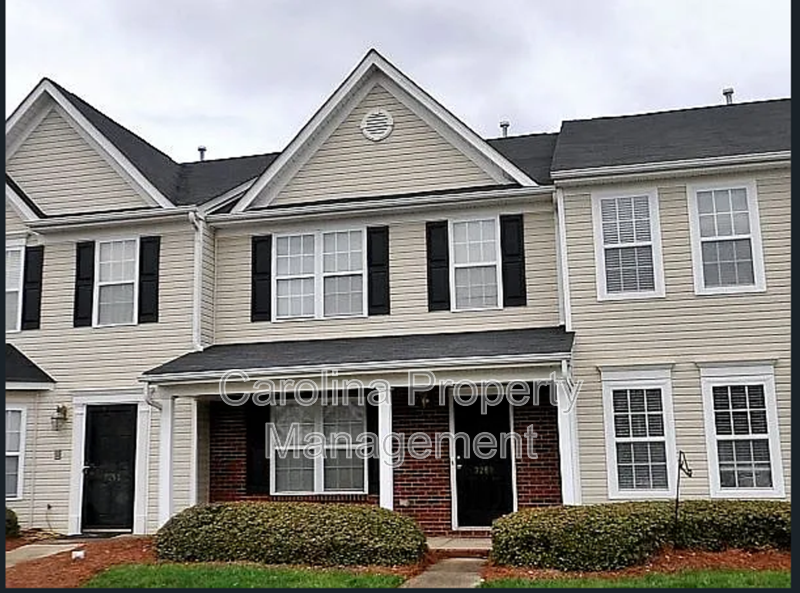 Charlotte House: 3260 Barons Ct. Rd.