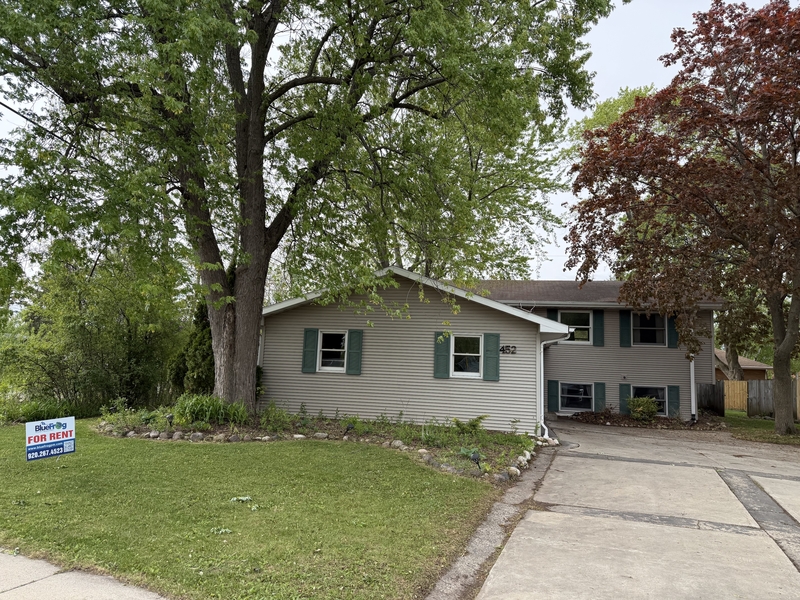 De Pere House: 452 Cook Street