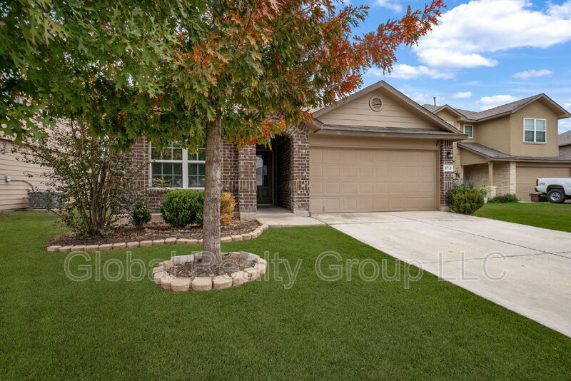 San Antonio House: 8710 Fischer Falls