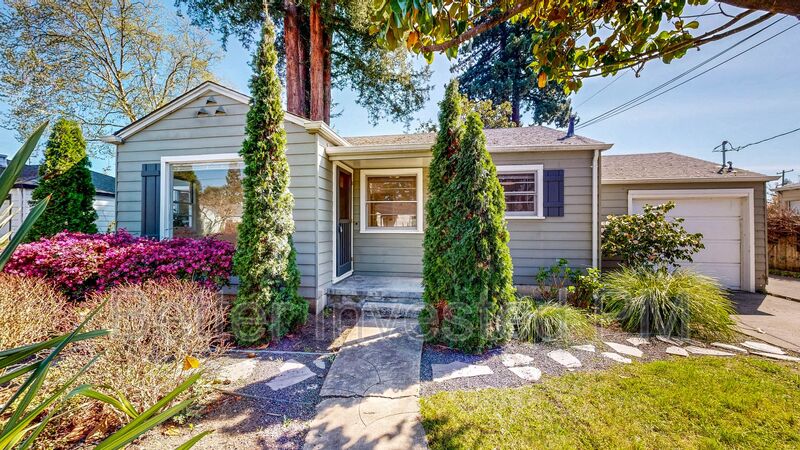 Santa Rosa House: 2224 Midway Dr