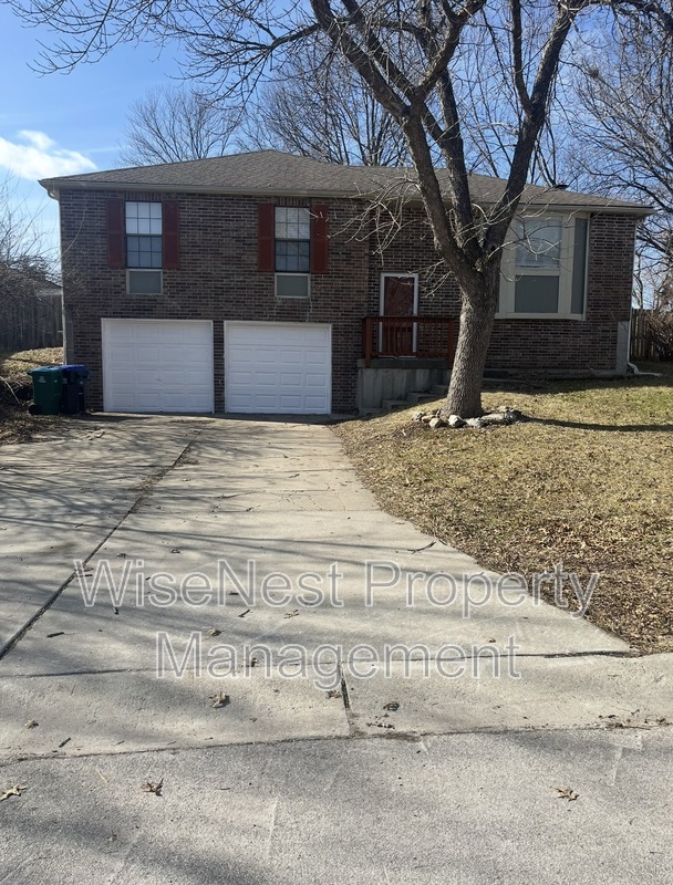 Lee's Summit House: 1704 Northeast Balboa Street