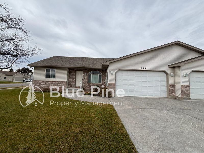 Idaho Falls Townhome: 1228 Oakmeadow Circle