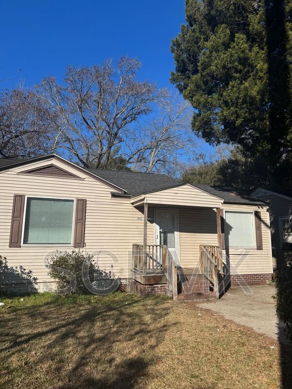 North Charleston House: 2622 Allen Dr