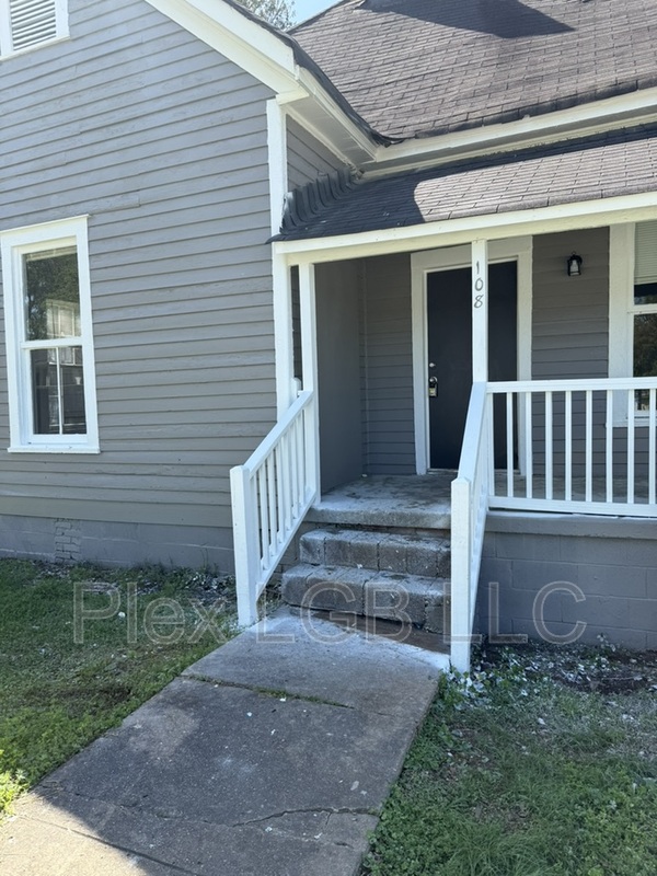 LaGrange House: 108 Bell Street