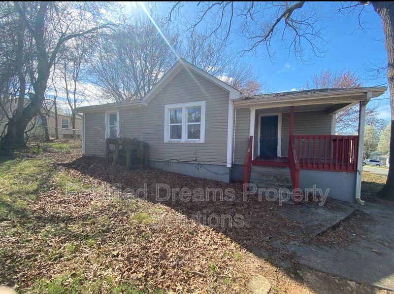 Winston-Salem House: 2240 Flag Street