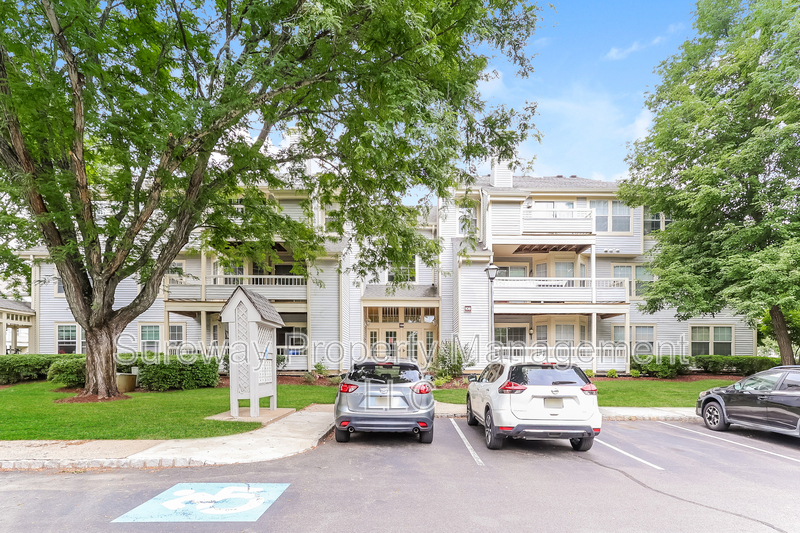 Princeton Townhome: 108 Lowell Ct Apt 5