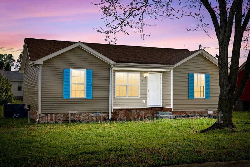 Oak Grove House: 521 Gainey Drive