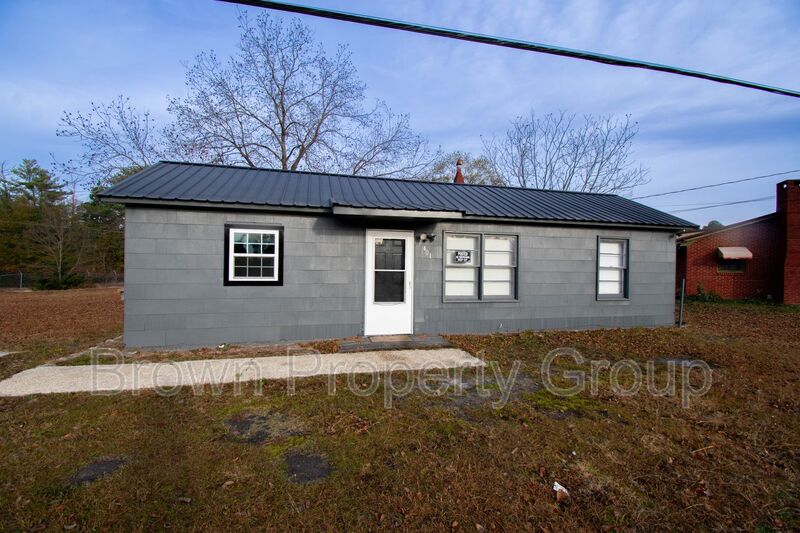 Spring Lake House: 401 Eva Circle