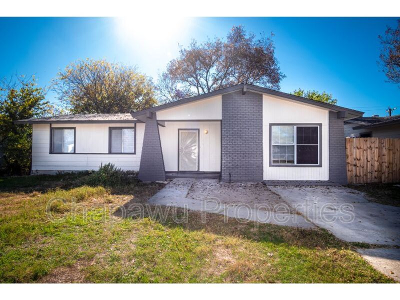 San Antonio House: 6916 Shady Grove