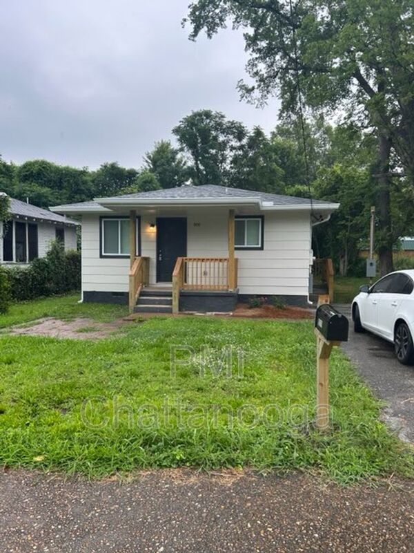 Chattanooga House: 909 W 39th Street