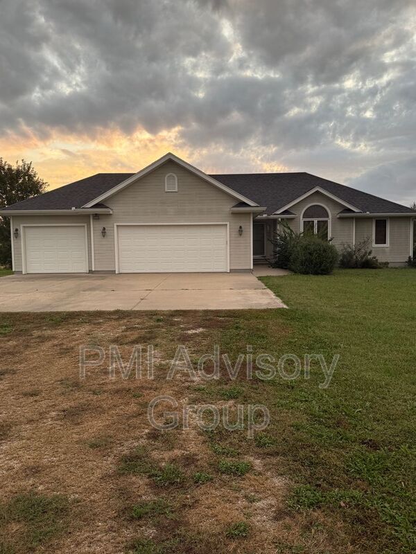 Topeka House: 4206 Highway K4