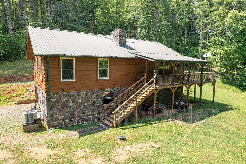 Marshall House: 561 Bee Tree Rd