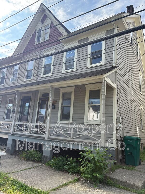 Stroudsburg House: 915 Sarah Street