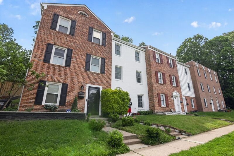 Woodbridge House: 2925 Wythe Court