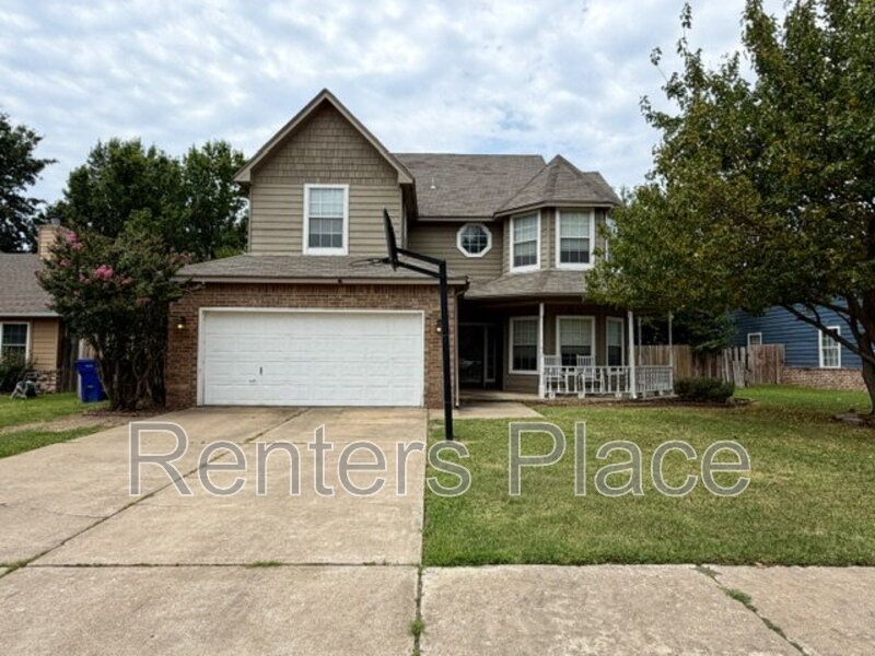 Broken Arrow House: 2012 South Aster Avenue