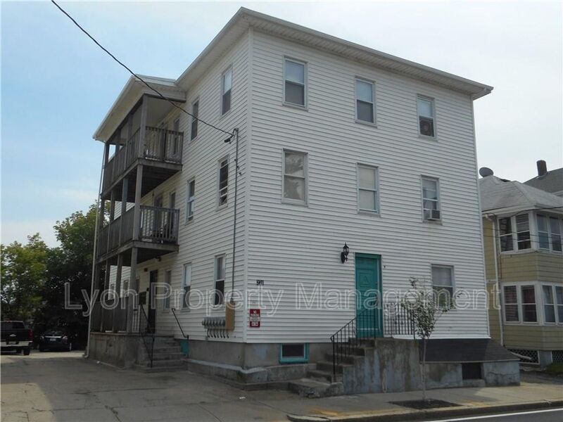Central Falls Condo: 276 Hunt Street