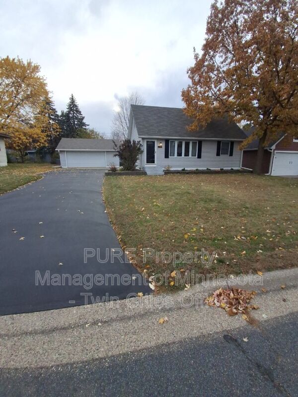 Eagan House: 4301 Amber Dr