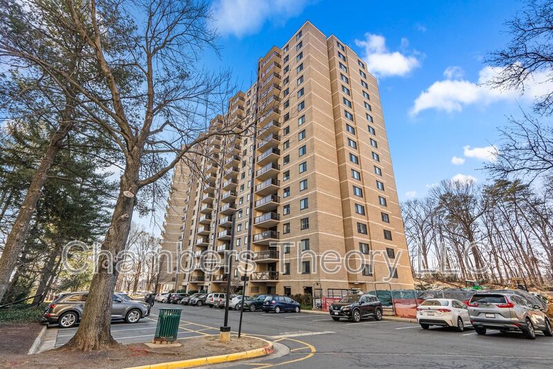 Alexandria Condo: 309 Yoakum Pkwy