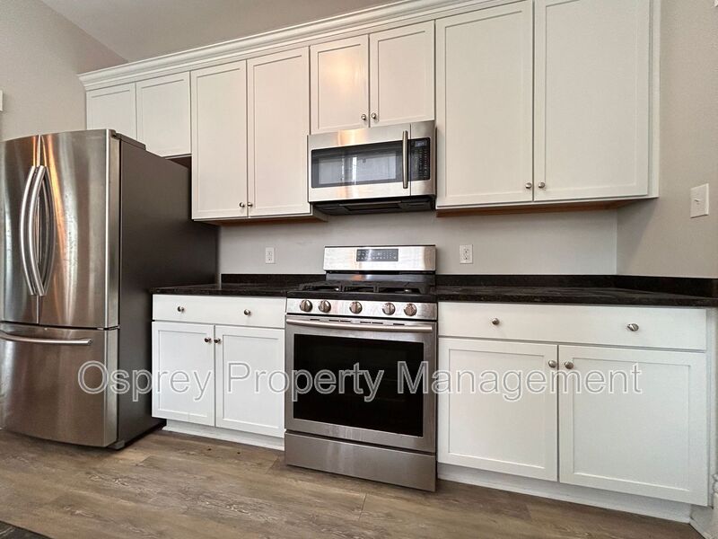 Charming 2-Bedroom Home -Close to Downtown Hampton! *ASK ABOUT OUR ZERO DEPOSIT* - Photo 9