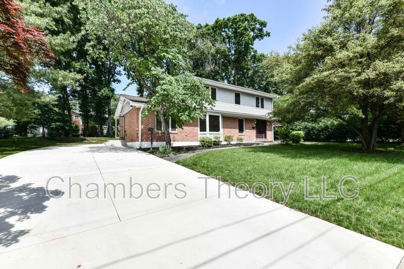 Alexandria House: 6206 Redwood Ln