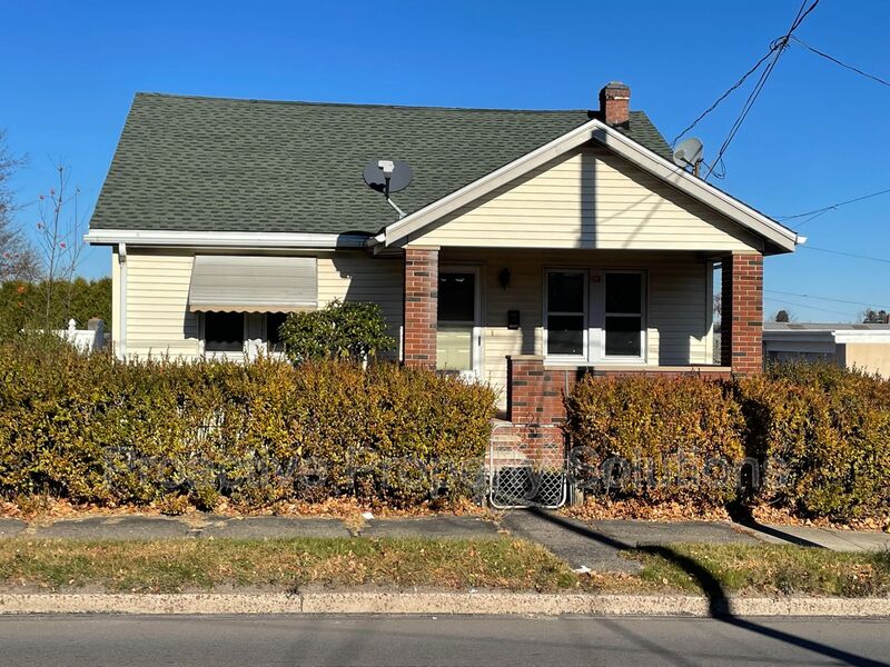 Hazleton House: 825 W 15th St