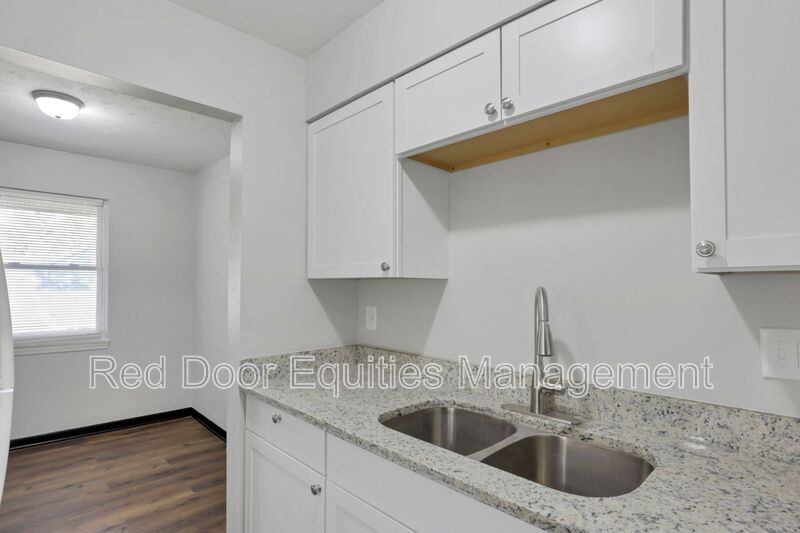 Lancaster House: 1442 Tiki Lane