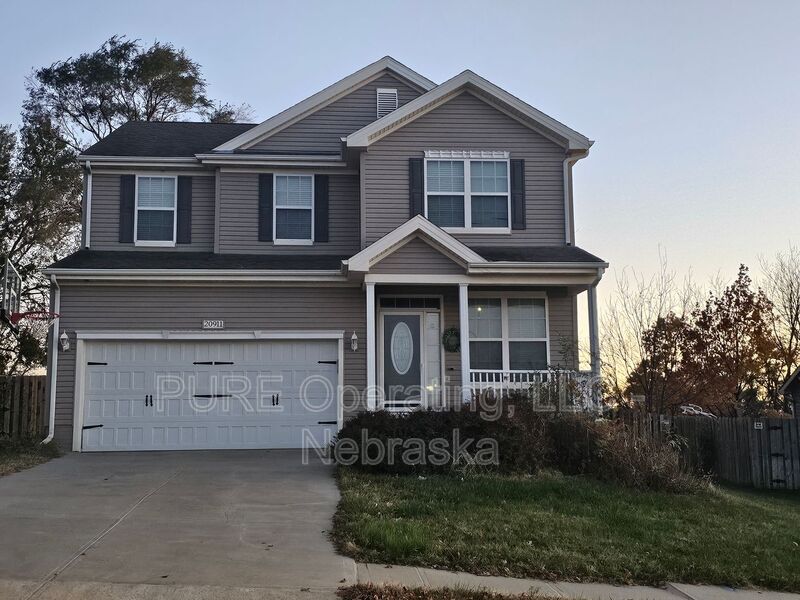 Elkhorn House: 20911 Cleveland Street