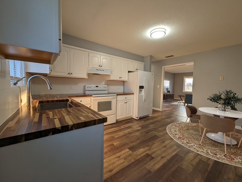 Pella Condo: 223 Carson Street - 3