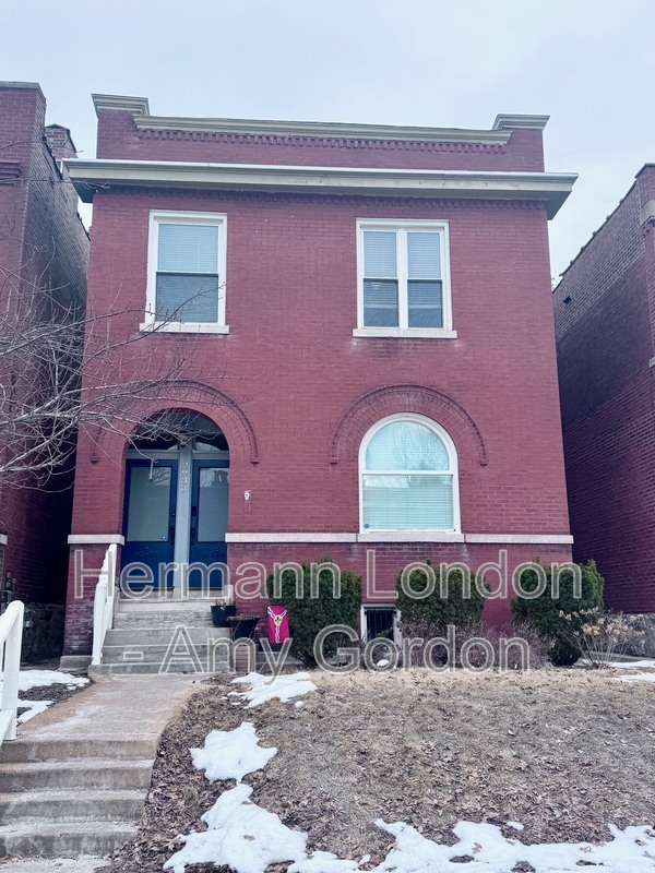Saint Louis House: 2933 Victor