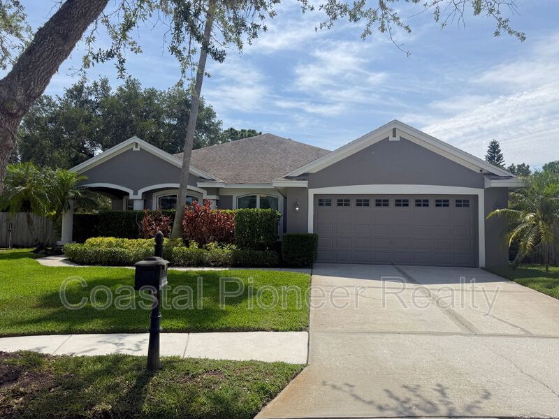 Tampa House: 10501 Rochester Way