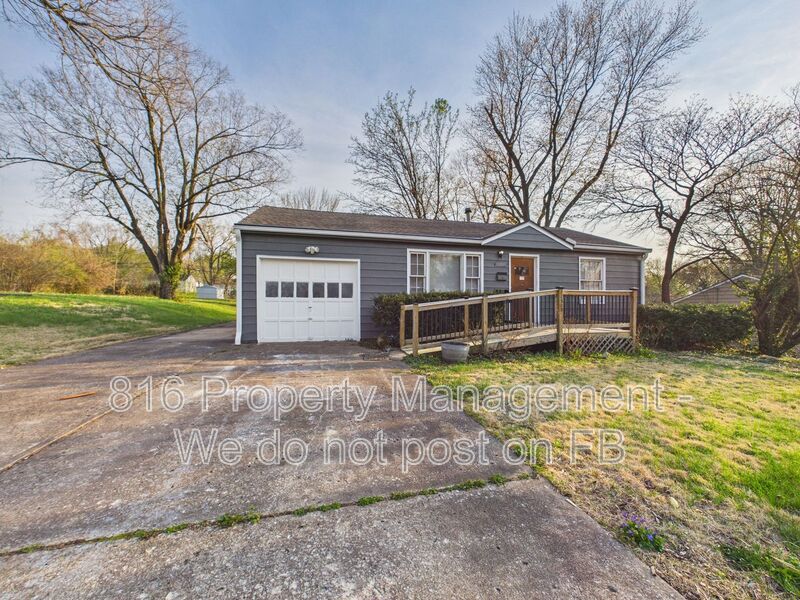 Raytown House: 11307 E 77th Terr