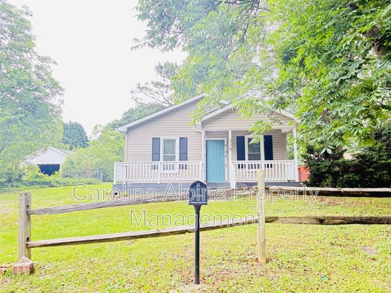 Dallas House: 514 S Maple St
