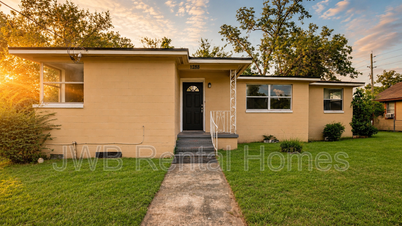 Jacksonville House: 1288 28th St W