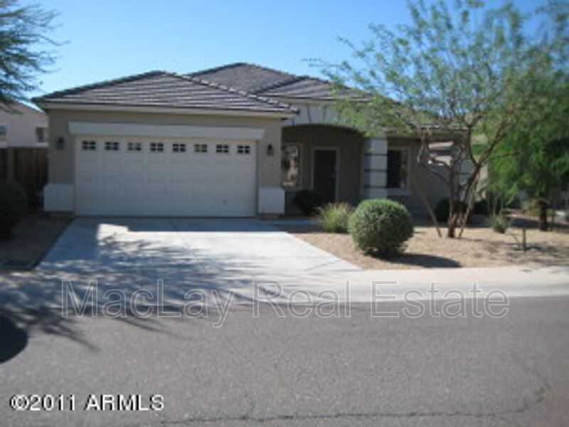 Laveen House: 7039 W Branham Ln