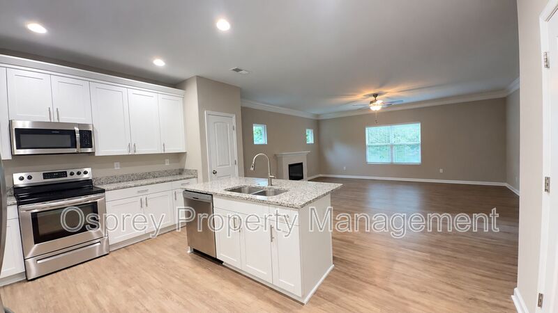 Spacious 4-Bedroom Norfolk Home with 2-Car Garage & Flexible Bonus Space - Photo 4