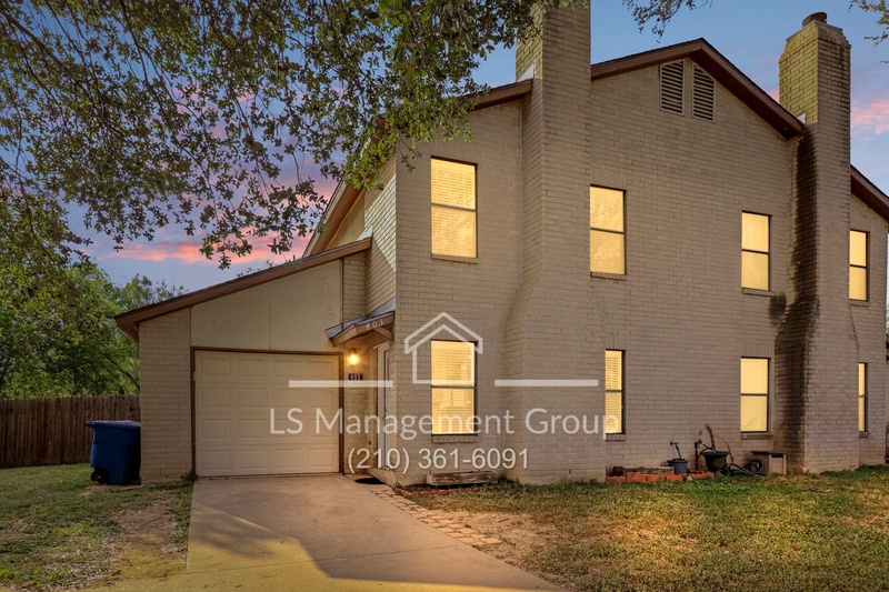 San Antonio House: 403 Rene Levy