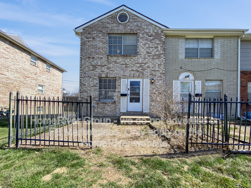 Overland Park Townhome: 9259 Nieman Rd