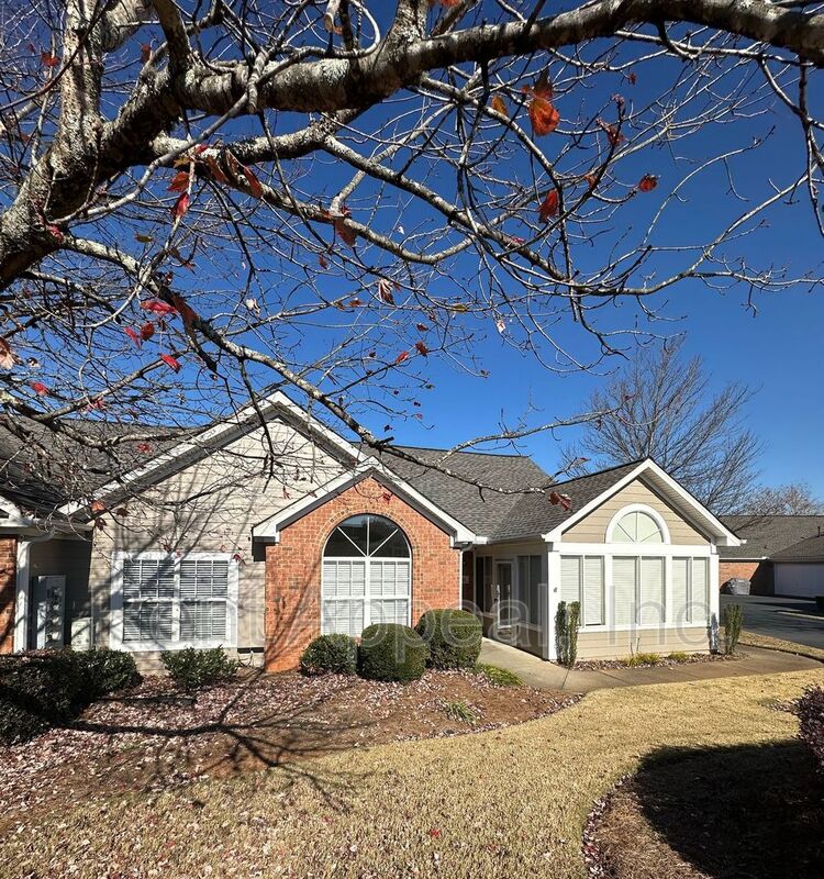 Roswell House: 4412 Orchard Trce