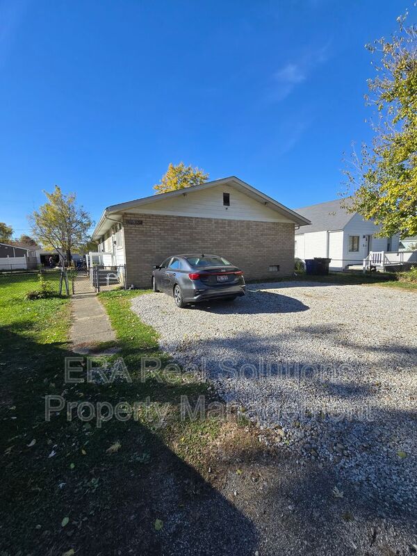 Columbus House: 357 N Algonquin Ave