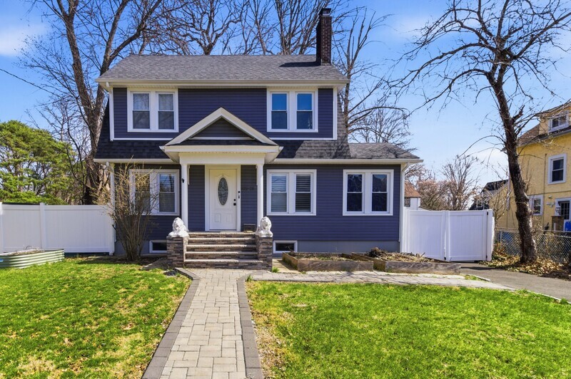 Plainfield House: 925 Plainfield Avenue