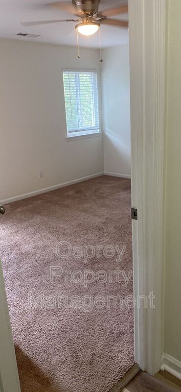 Beautiful Waterfront Condo - RENT SPECIAL first month 1/2 off if you sign by 11/21 AVAILABLE IMMEDIATELY!!!! - Photo 14