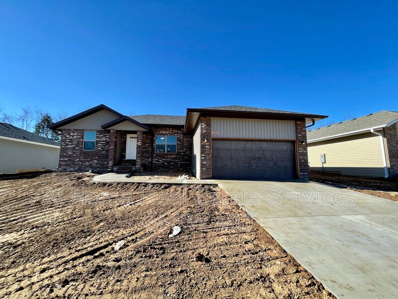 Nixa House: 653 Southgate
