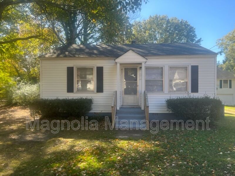 Henderson House: 413 Rollins Ave.