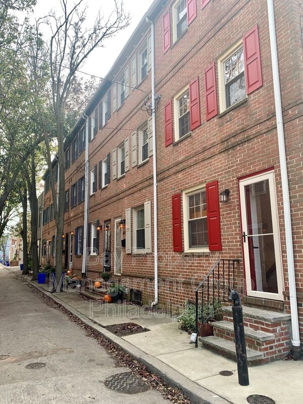 Philadelphia House: 838 Kater St
