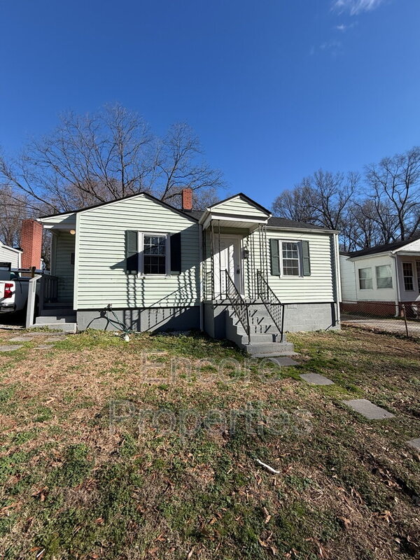 Greensboro House: 402 Shaw Street