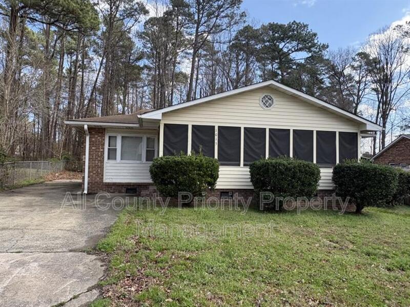 Durham House: 1015 Da Vinci St