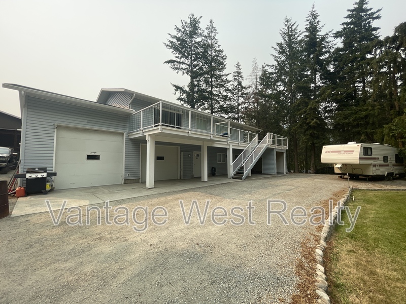 Peachland House: 3906 Dryden Rd