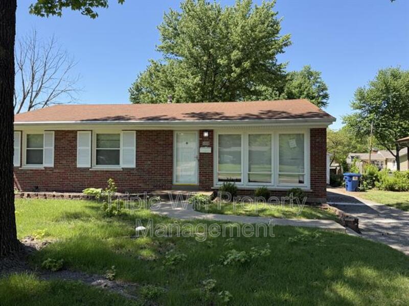 FLORISSANT House: 185 ST EUGENE LN